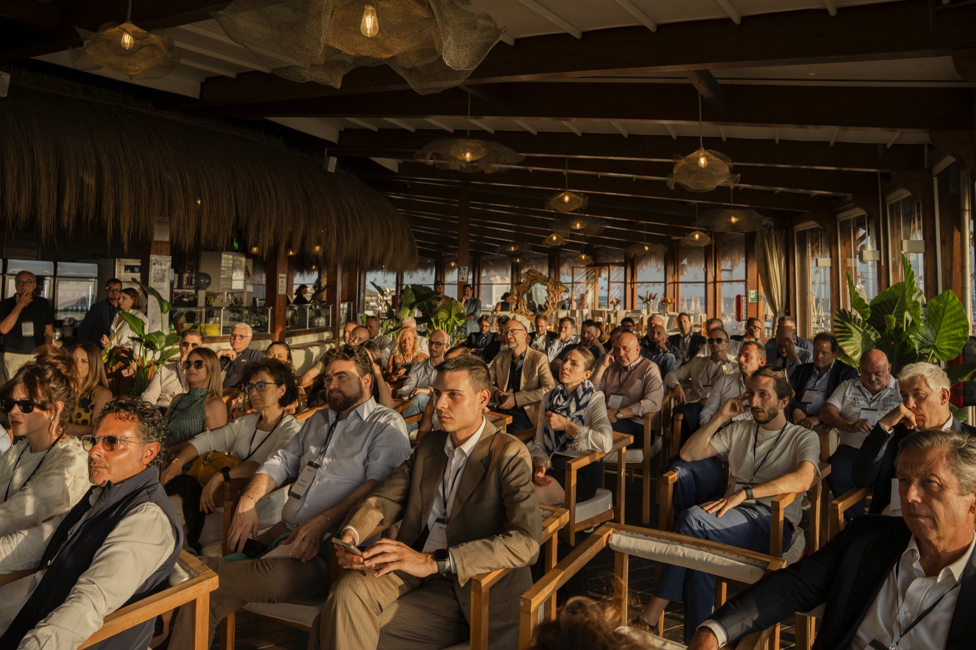 La platea riunita per il SUSE Ecosystem After Hours progettato da Rastan Consulting